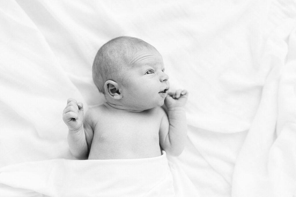 A black and white newborn photo by Carmel Indiana Newborn Photographer Katelyn Ng